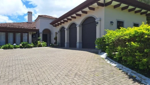 CASA EN COLINAS DE MONTEALEGRE