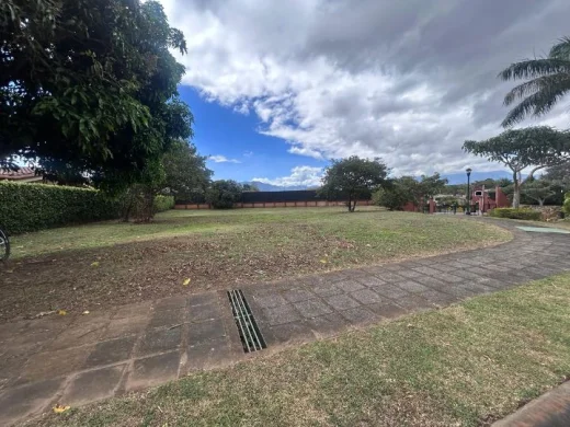 VENTA DE  LOTE PLANO ESQUINERO 1.264 mt2 CON VISTA, EN  ROBLE SABANA DE CURRIDABAT