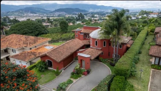 Casa Colinas de Montealegre con acabados de lujo