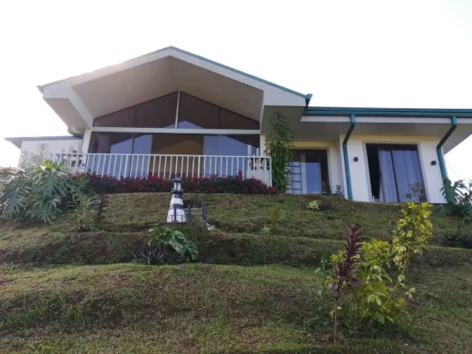 Casa con balcón, jardín y fauna — Ciudad Quesada