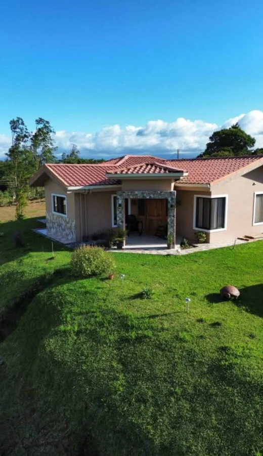 Casa de lujo amueblada en el Lago Arenal — Tilarán