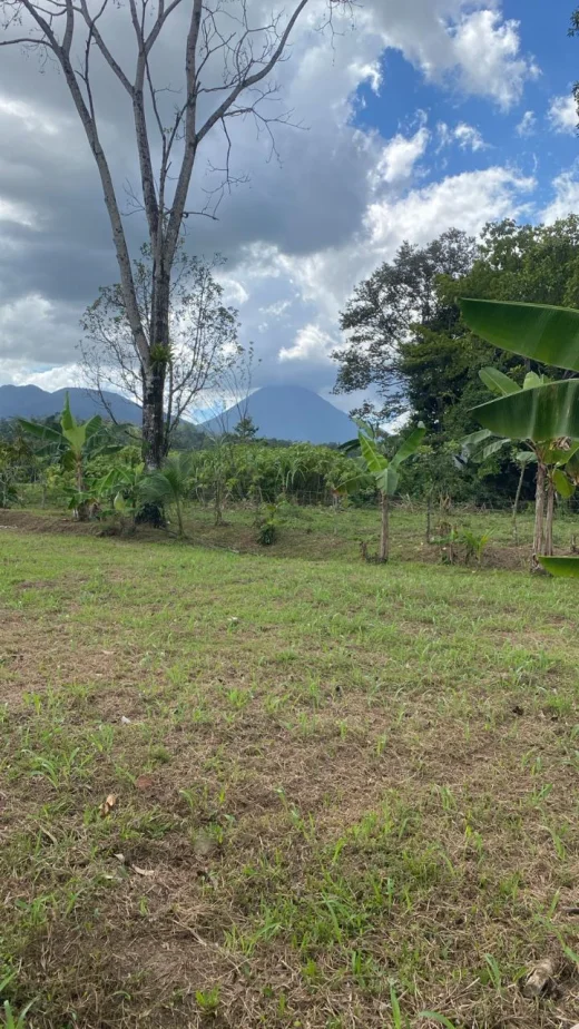Lote de 1000 m² con vista al volcán Arenal en peñas blancas